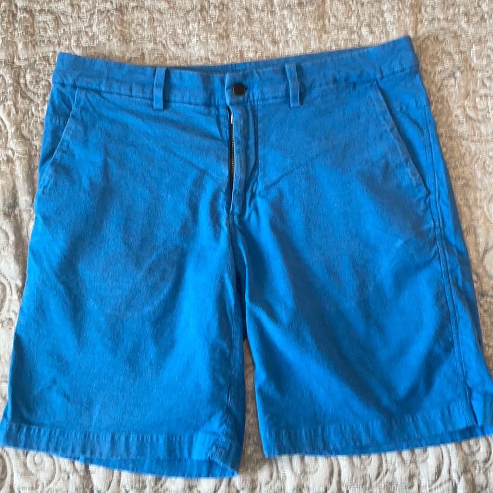 Men’s Lululemon Athletics flat front shorts size36